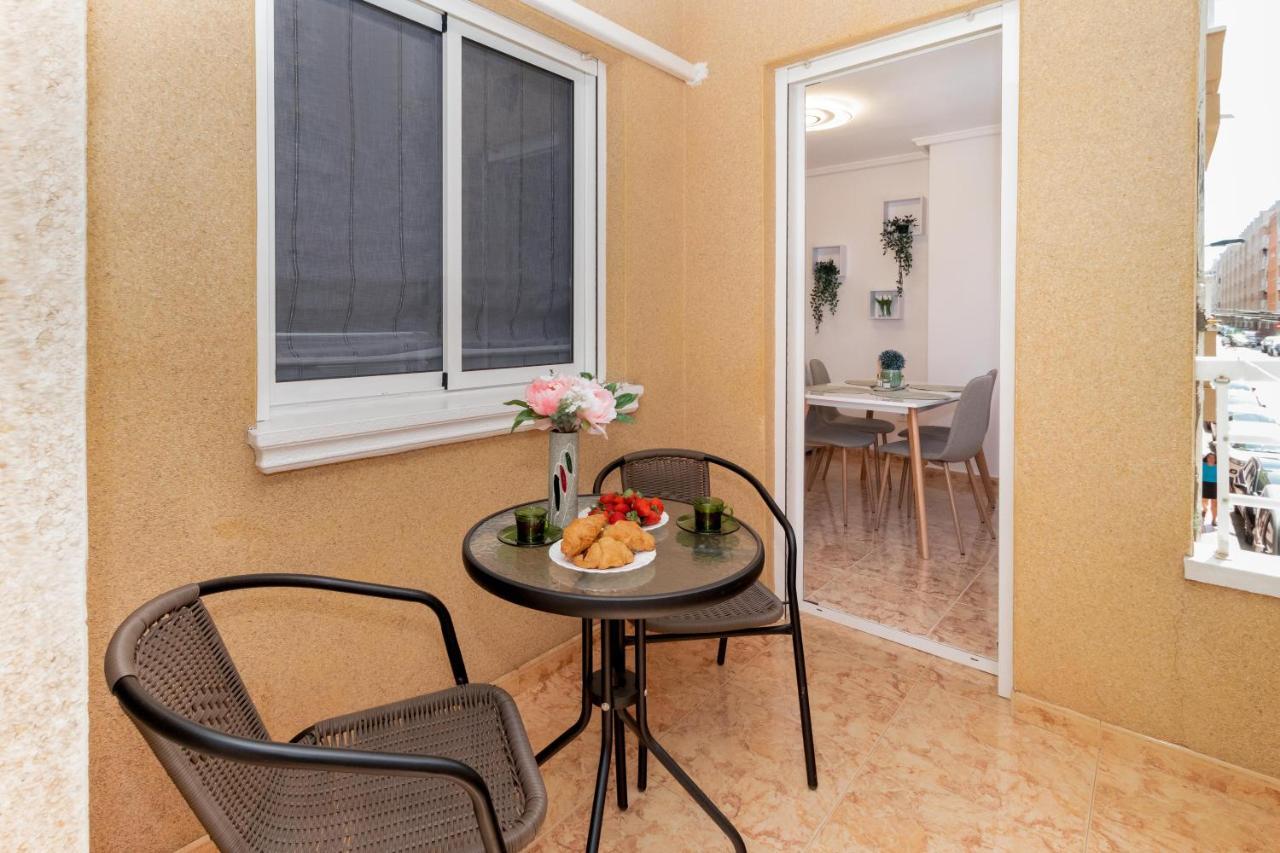 Piso En El Centro Apartman Torrevieja Kültér fotó