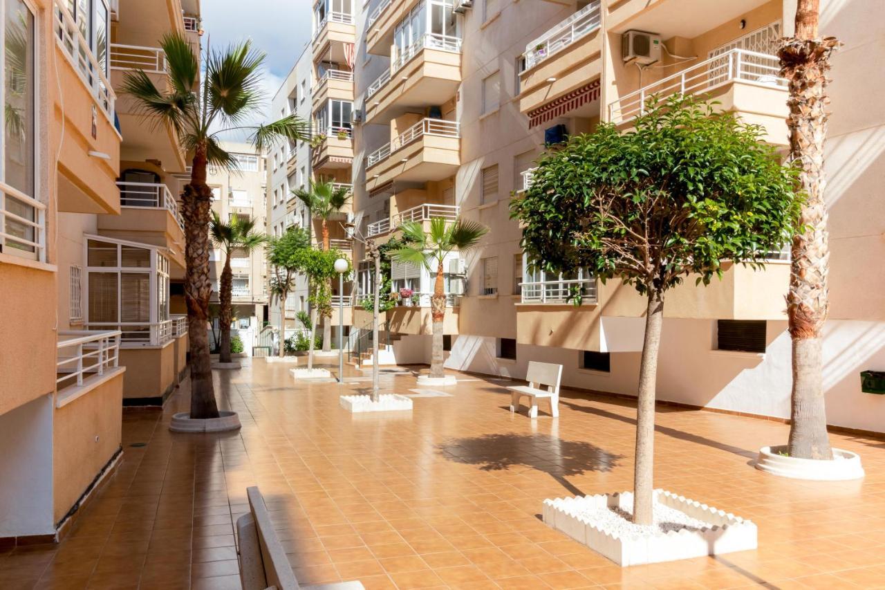 Piso En El Centro Apartman Torrevieja Kültér fotó