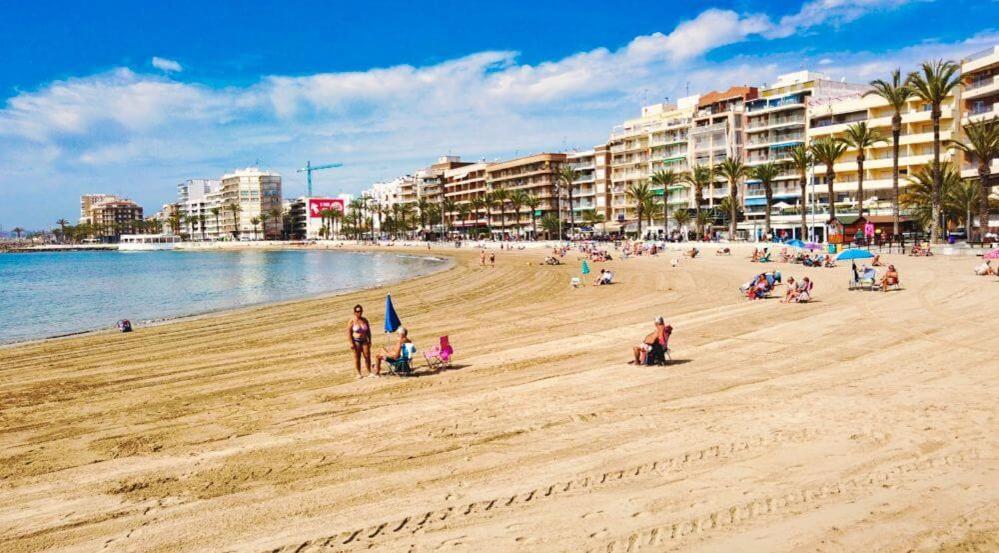Piso En El Centro Apartman Torrevieja Kültér fotó